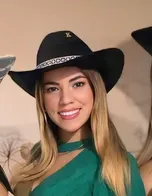 Mileidys López García con sombrero negro